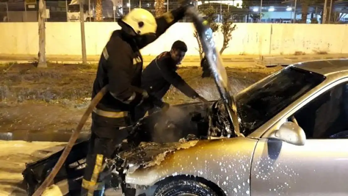 Bodrum'da Seyir Halindeki Otomobil Bir Anda Alev Topuna Döndü