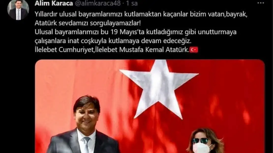 Otobüs Üzerinden Halka Bayrak Atan Başkan Karaca: 'Bayramlarımı Kutlamaktan Kaçanlar, Bayrak Sevdamızı Sorgulayamaz'