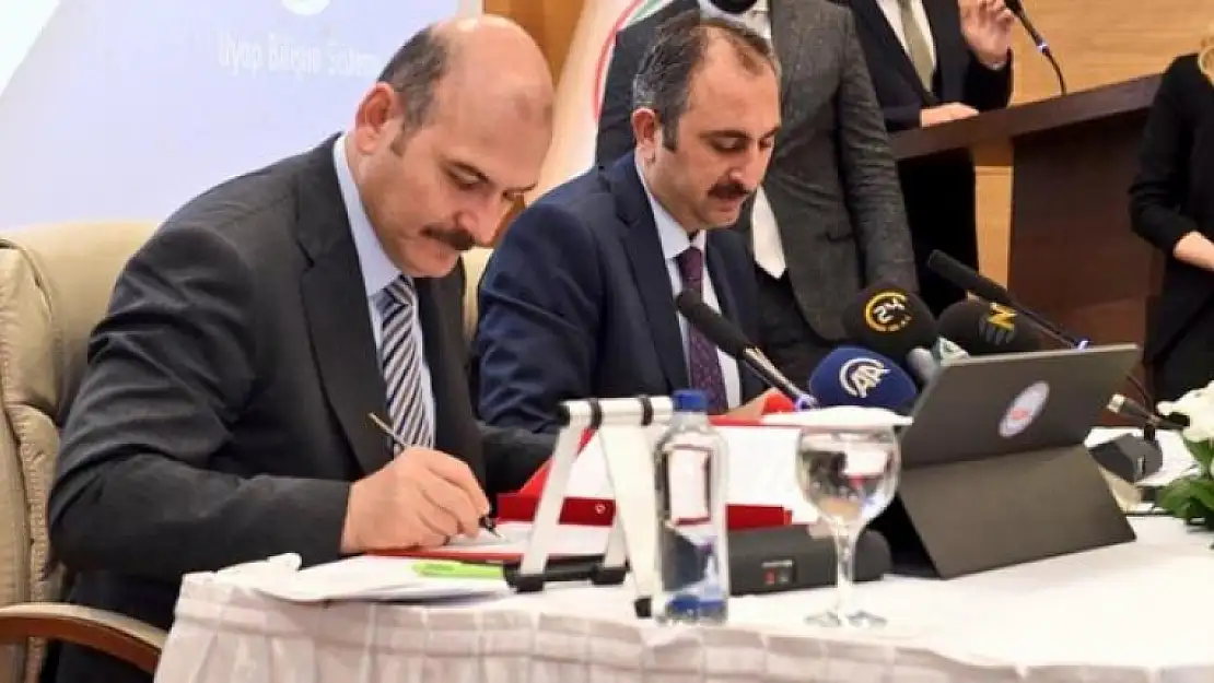 Adalet Bakanı Gül, Yargıyı Eleştiren Bakan Soylu'ya Üstü Kapalı Cevap Verdi