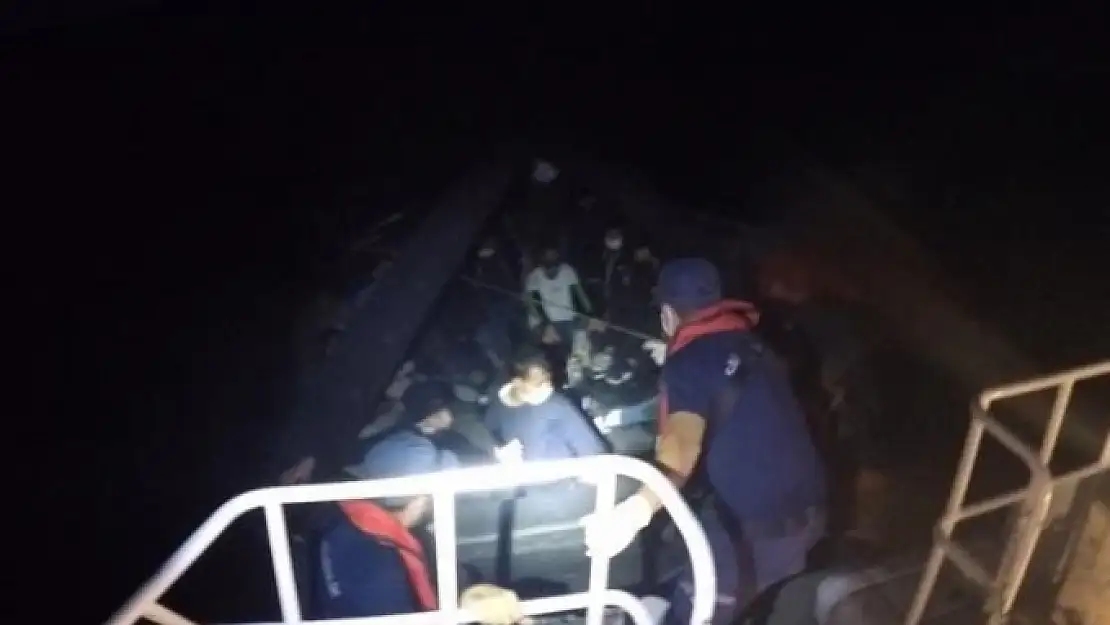 Datça Açıklarında 19 Düzensiz Göçmen Kurtarıldı