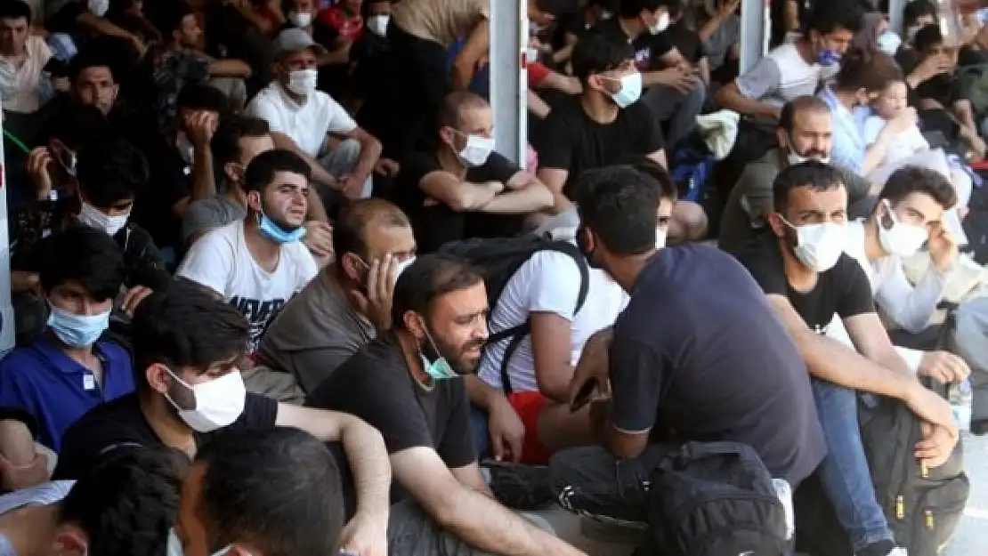 Fethiye'de Teknedeki 120 Düzensiz Göçmen Yakalandı