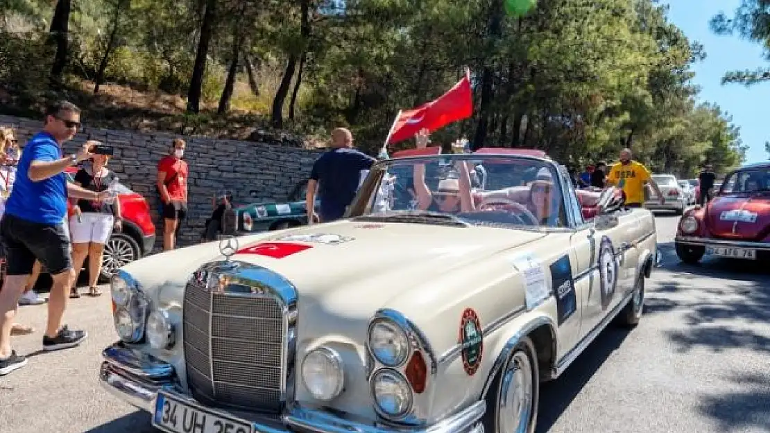 Klasik Otomobiller Bodrum'da Buluştu
