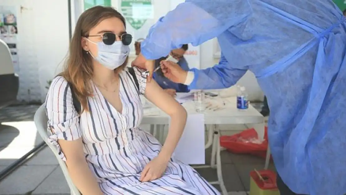 Türkiye'de Delta Varyantı Alarmı! Aşılamada İkinci Doz Süresi 4 Haftaya Düşürüldü