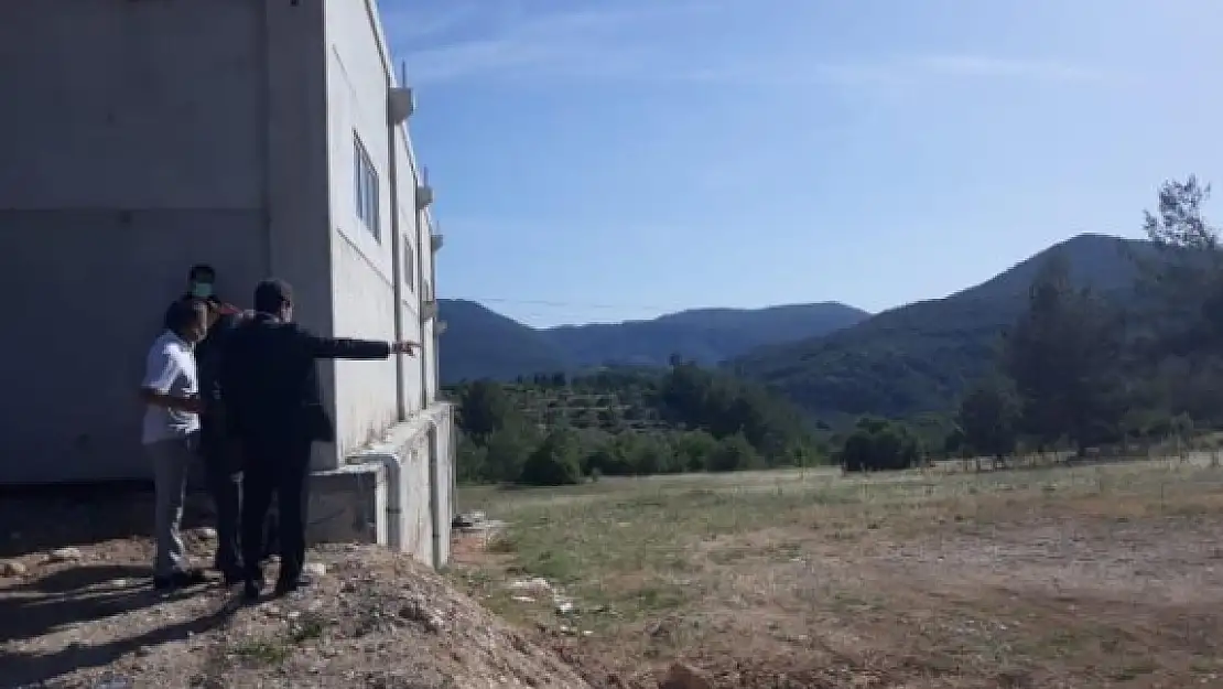Vali Orhan Tavlı, Apiterapik Ürünlerin İşleme Merkezinin Kurulacağı Araziyi İnceledi