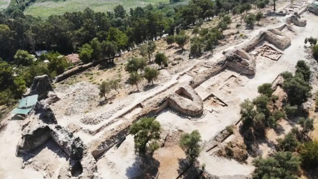 Akyaka'nın Orta Çağ'dan Kalma Kale Surları Gün Yüzüne Çıkarılıyor