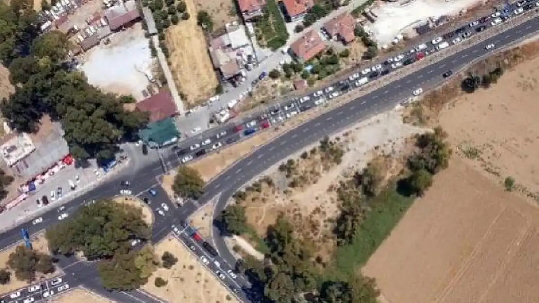 Antalya-Muğla Karayolunda 15 Kilometrelik Araç Kuyruğu!
