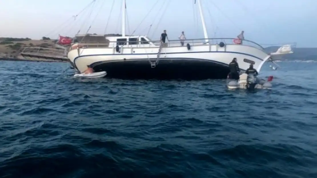 Bodrum'da Milyon Dolarlık Tur Teknesi Karaya Oturdu, Turistler Son Anda Kurtarıldı
