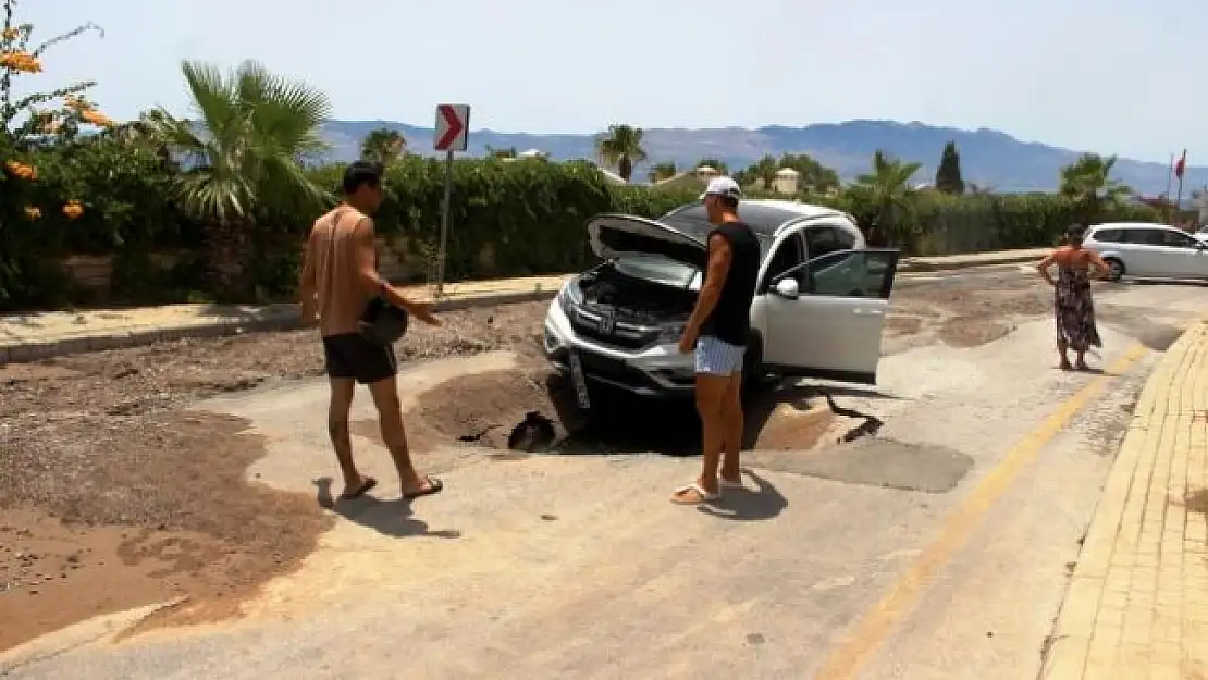 Bodrum'da Patlayan İsale Hattı Asfaltın Çökmesine Neden Oldu!