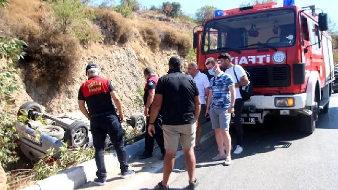 Bodrum'da Araç Sürücüsü Virajı Alamayıp Şarampole Devrildi