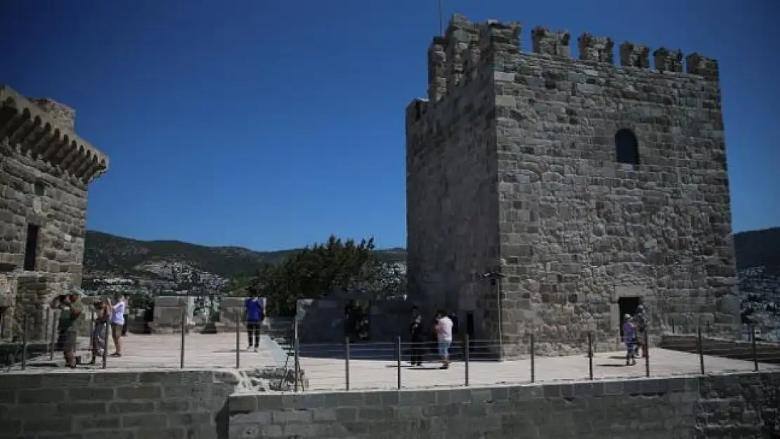 Bodrum Kalesi'ne Kurban Bayramı Tatilinde Ziyaretçi Akını