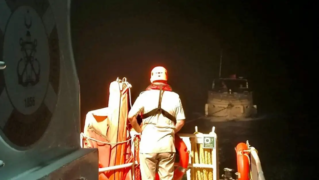 Fethiye Açıklarında Sürüklenen Yattaki 2 Kişi Kurtarıldı