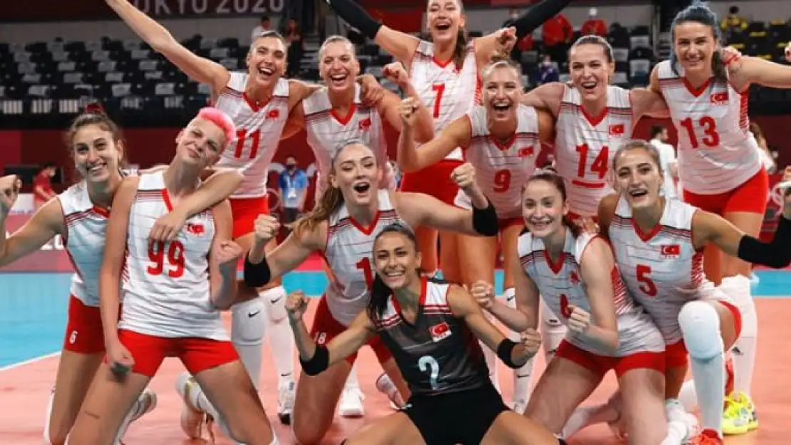 Filenin Sultanları, Tokyo'da Son Olimpiyat Şampiyonu Çin'i Set Vermeden Mağlup Etti