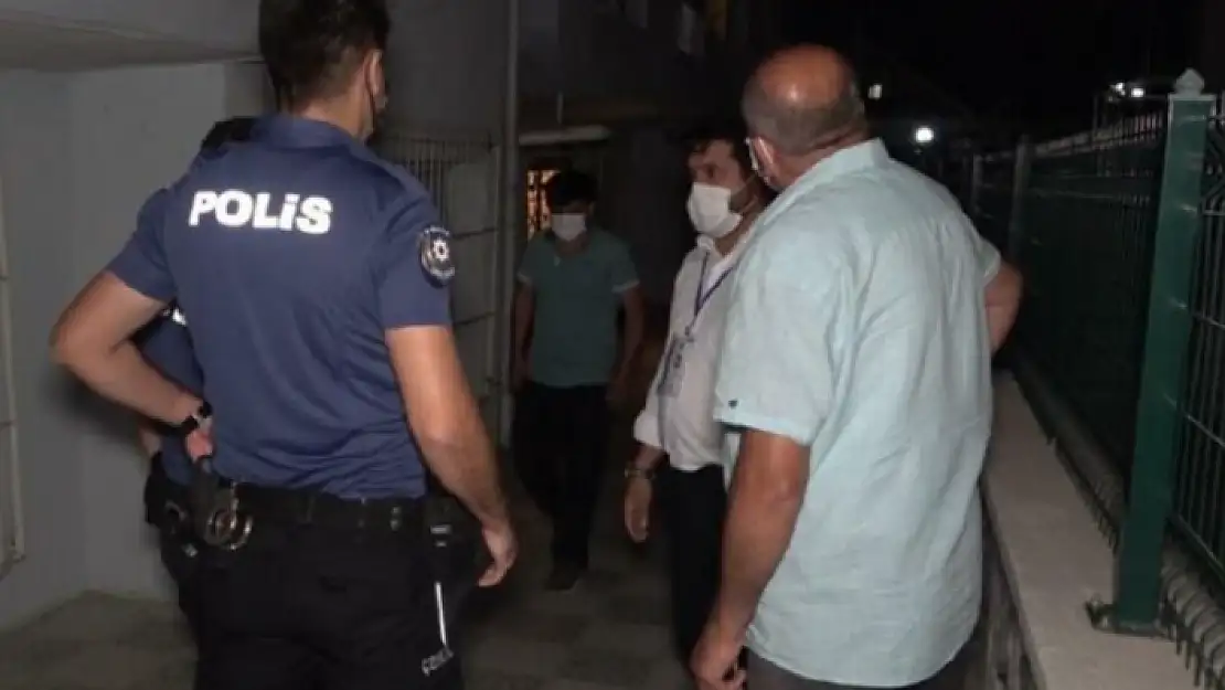 Karantinaya Uymayıp Cenazeye Gittiler!