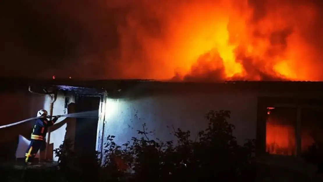 Marmaris'te Ayrılık Kararını Sindiremeyen Öfkeli Koca, Evi Ateşe Verdi