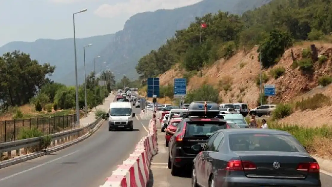 Muğla'nın Dört Bir Tarafında Trafik Kilitlendi