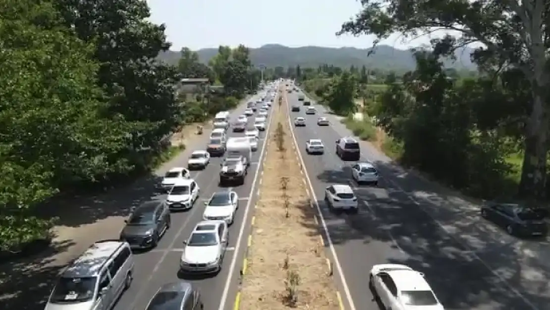 Tatilcilerin Muğla'dan Dönüş Süreci Havadan Görüntülendi