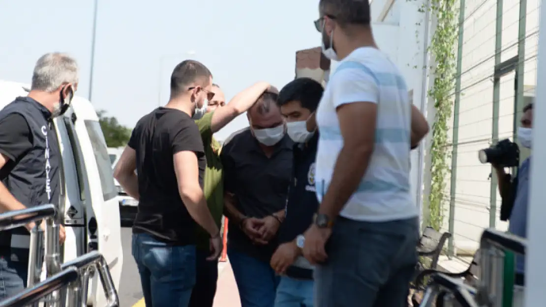 2 Kişiyi Öldüren Vali Yardımcısı Annesini Suçladı
