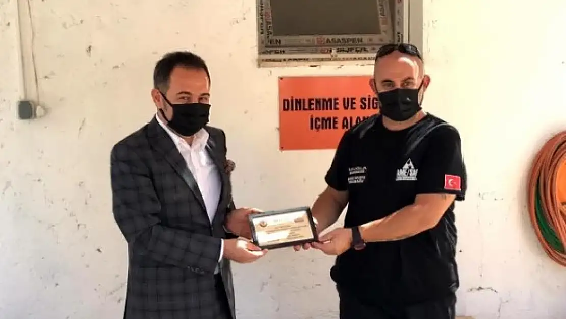 Datça Kaymakamı Çoban'a Teşekkür Plaketi