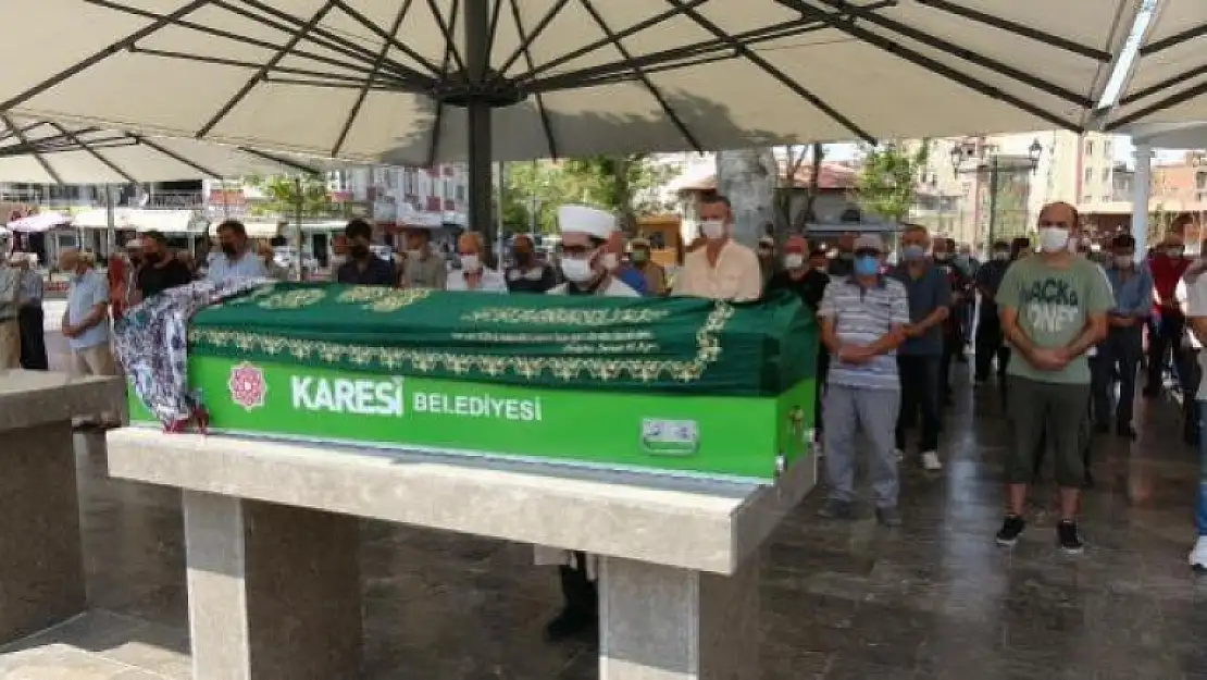 Fethiye'de Oğlunun Öldürdüğü Anne, Balıkesir'de Toprağa Verildi
