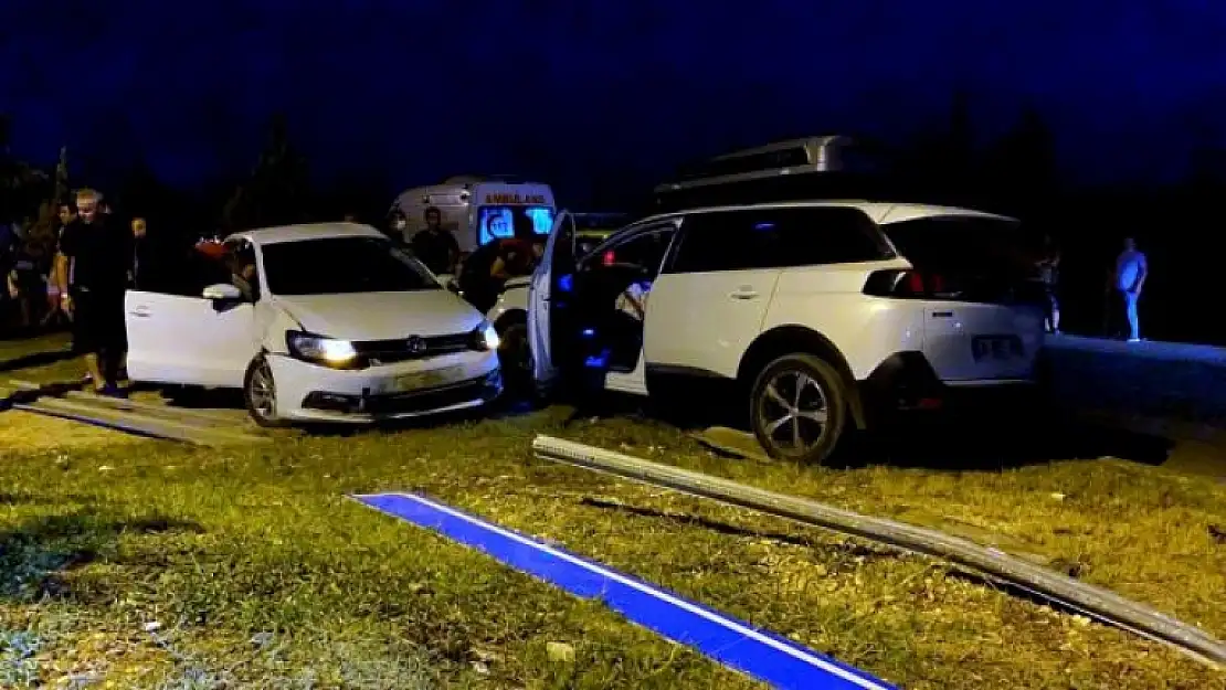 Dalaman'da İki 0tomobil Çarpıştı: 3 Yaralı