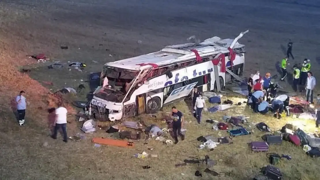 Katliam Gibi Kaza: 14 Kişi Hayatını Kaybetti, 18 Kişi Yaralı!