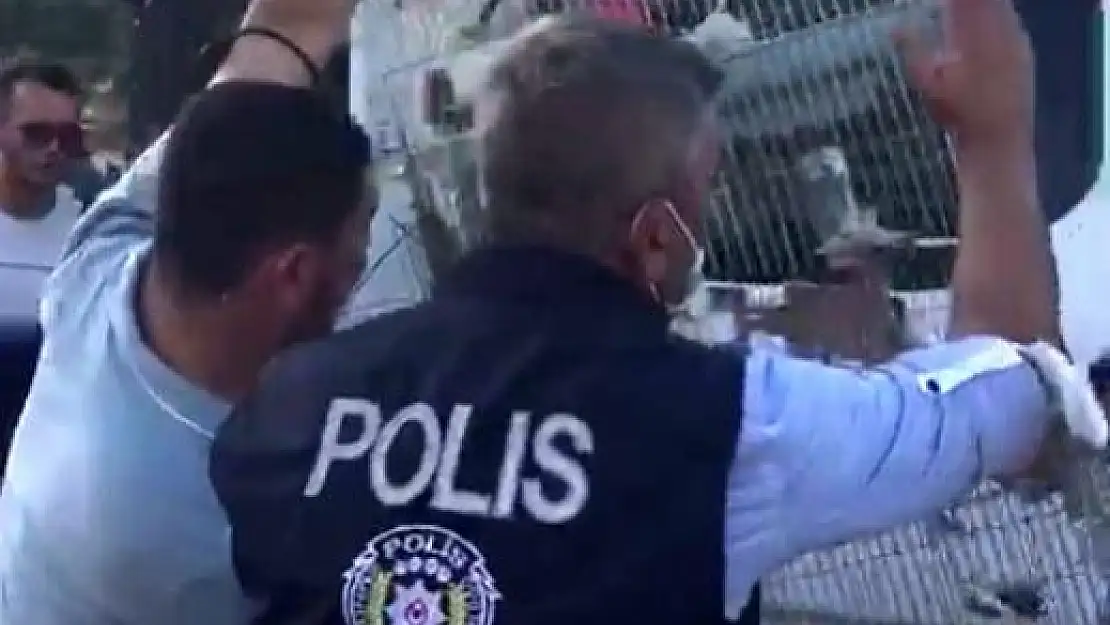 Marmaris'te Polisler Vatandaşların Evlerindeki Evcil Hayvanları Kurtarıyor