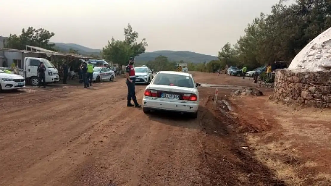Muğla'da Yangın Bölgesine Giden Yollarda Jandarma Denetimi