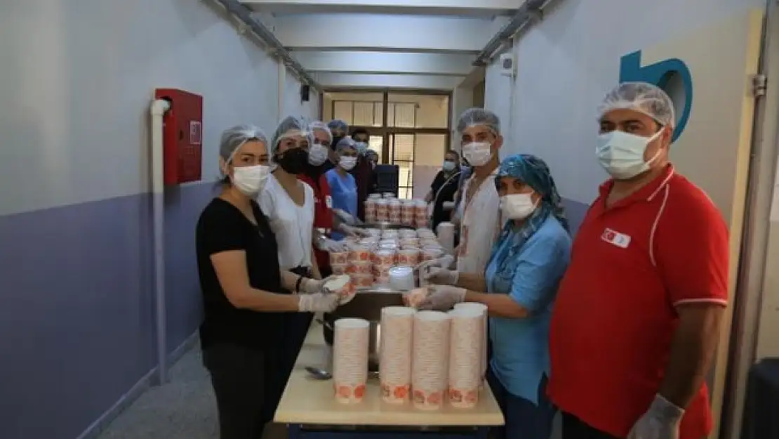 Muğla'daki Orman Yangınlardan Etkilenen Afetzedelere Yemek Yardımı Yapılıyor
