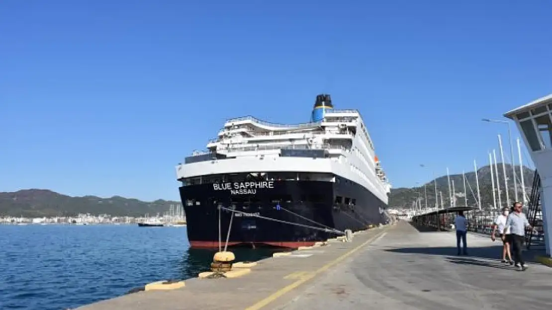 'Blue Sapphire' 446 Yolcusuyla Marmaris'e Geldi