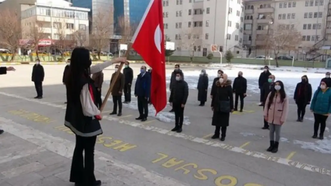 İstiklal Marşı Skandalında Adı Geçen Müdür Yardımcısına İnceleme!
