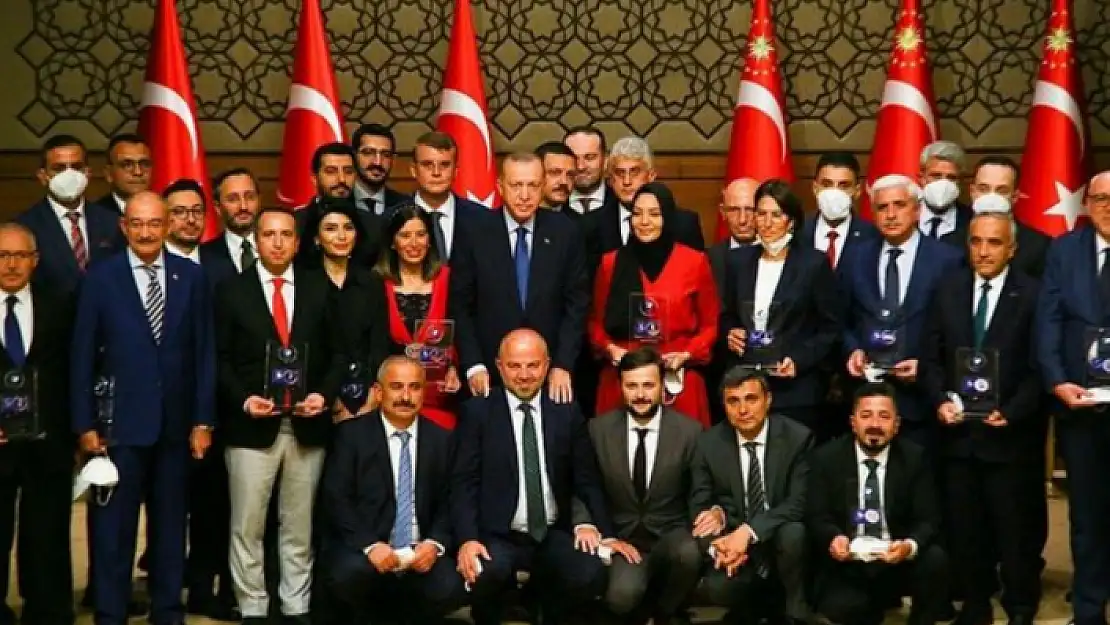 Medya Ödülleri'ni Dağıtan Başkan: Tarafsızlık İddiamız Yok