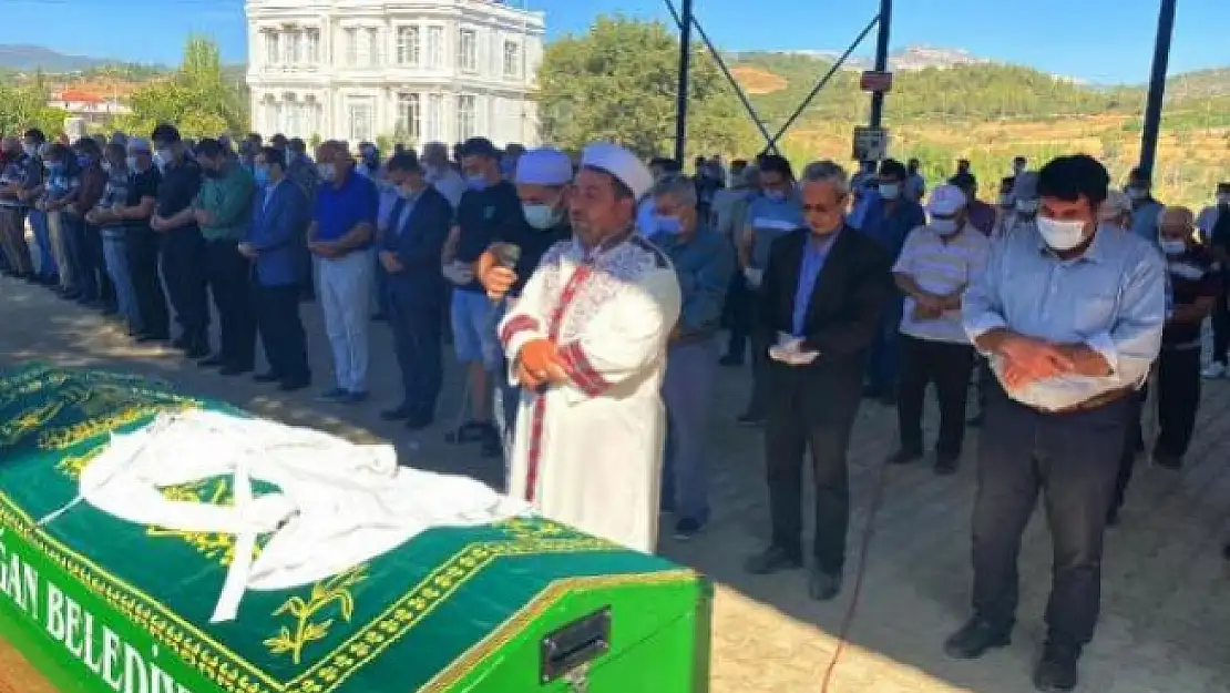 Merve, Tabutunun Üzerine En Sevdiği Elbisesi Koyularak Son Yolculuğuna Uğurlandı