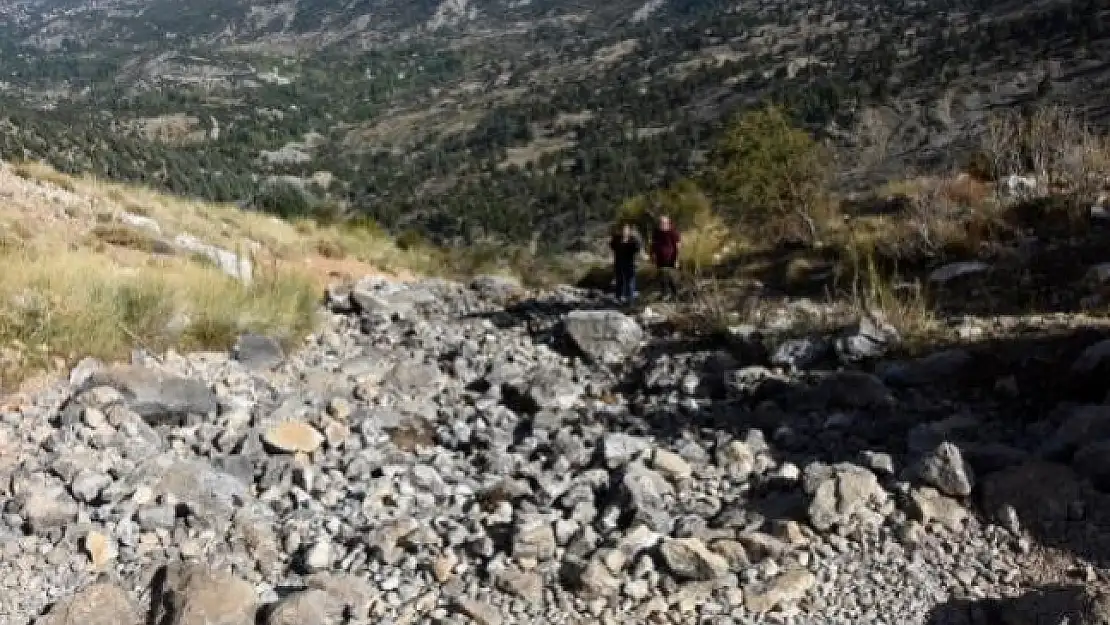Antalya'nın Kaş İlçesindeki Uçarsu Şelalesi, İlk Kez Kurudu