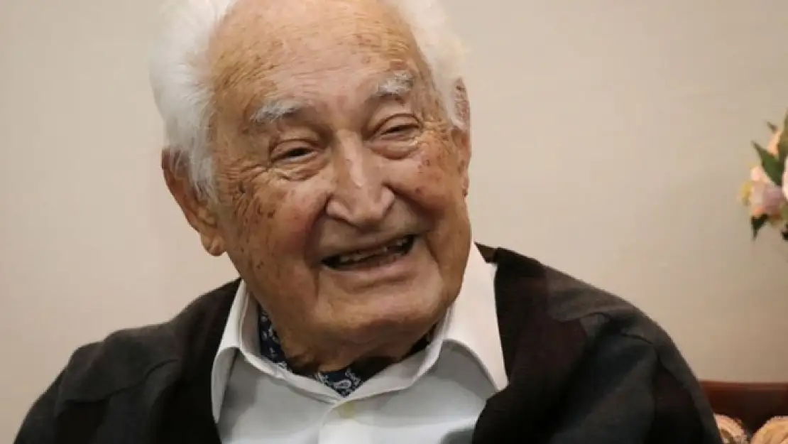 Eski Bakan Orhan Oğuz'dan Acı Haber!