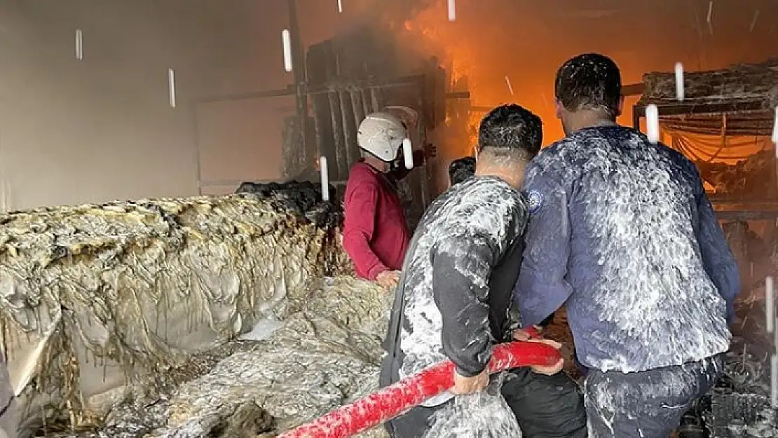 Fethiye'de Sera Naylonu Satan İş Yerinde Çıkan Yangın Söndürüldü