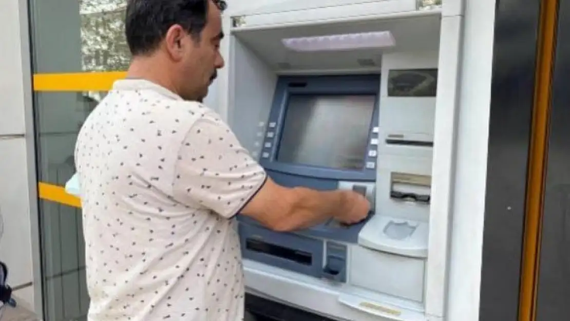 Fethiye'deki Vatandaş ATM'de Bulduğu Parayı Bankaya Teslim Etti