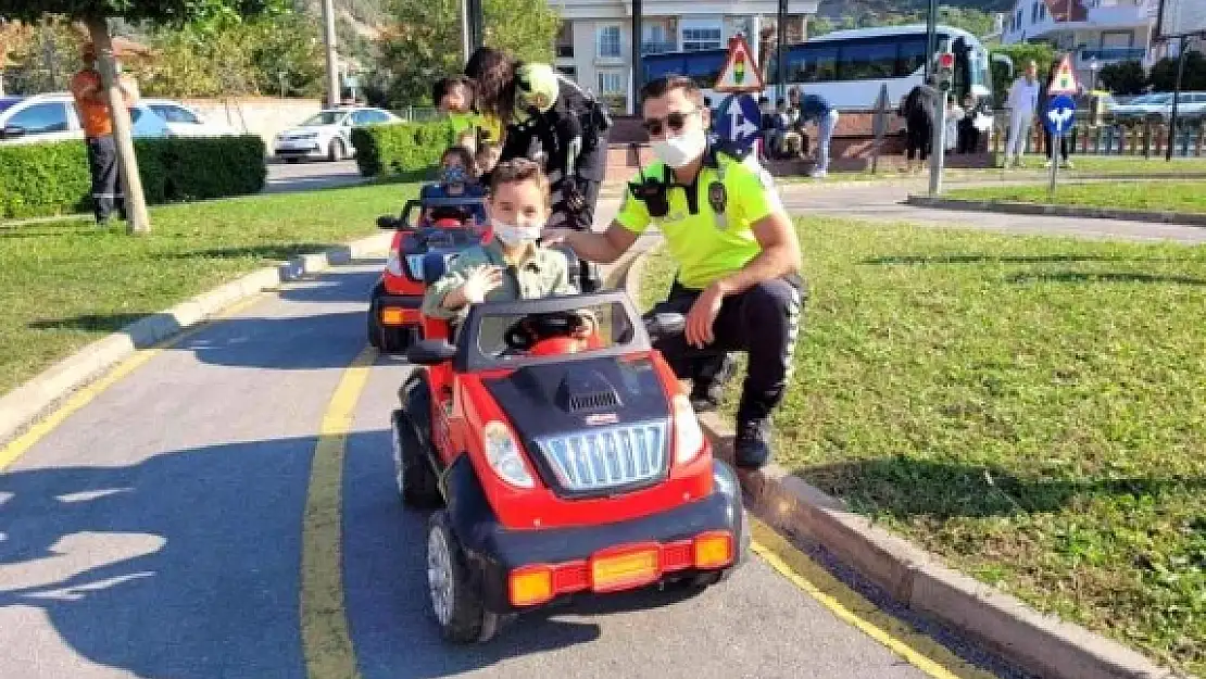 Marmaris'te Minik Şoförler Eğitim Parkında Eğlenerek Öğrendi