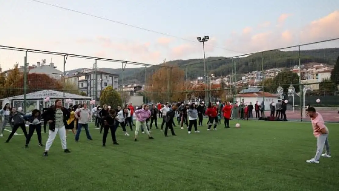 Menteşe'de Kadınlar 'Kansere Gol Atıyoruz' Etkinliğinde Buluştu