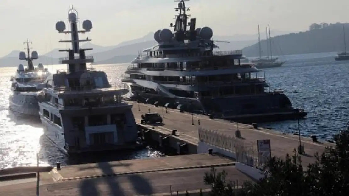 Milyon Dolarlık Yatlar Bodrum'a Demir Attı!