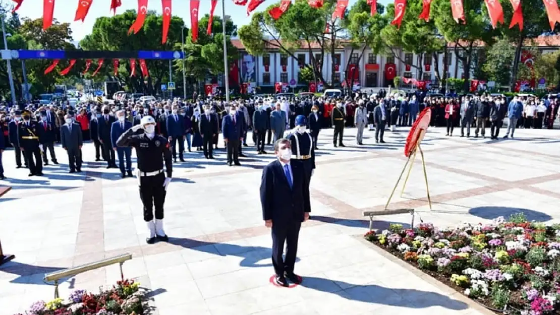 Muğla'da Cumhuriyet Bayramı Programı Çelenk Sunma Töreniyle Başladı