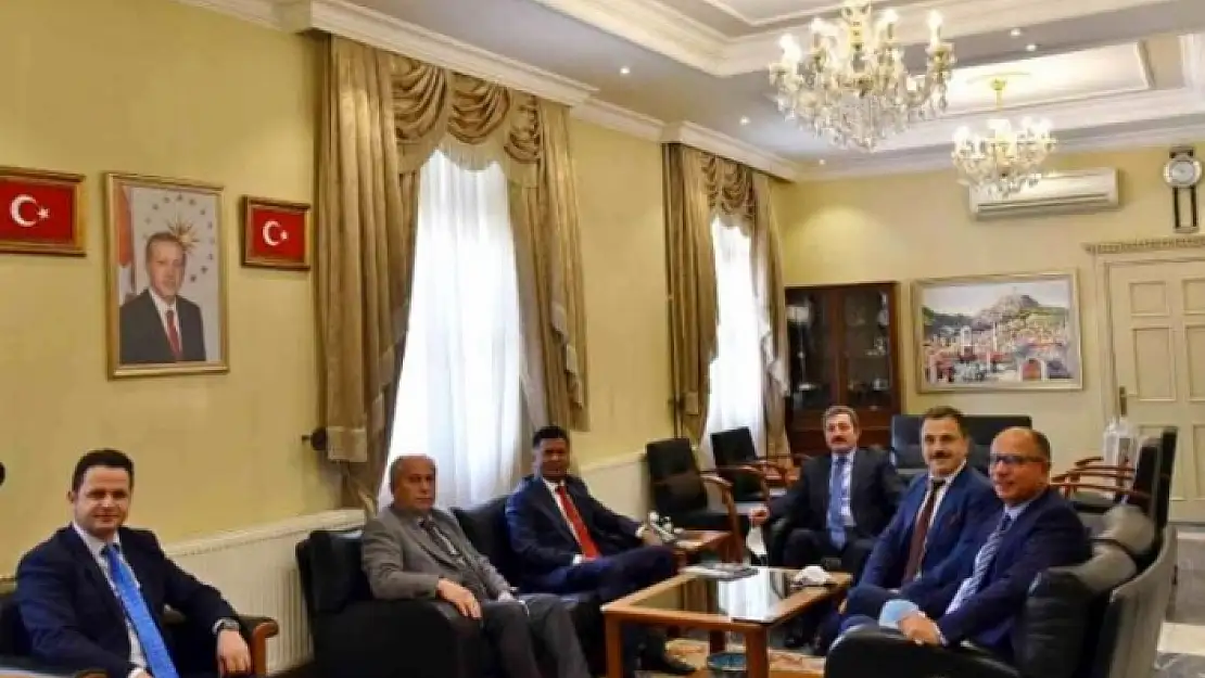Sri Lanka Ankara Büyükelçisi Vali Orhan Tavlı'yı Ziyaret Etti