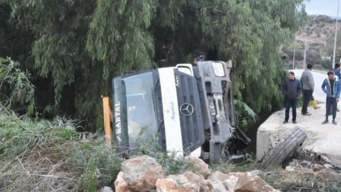 Bodrum'da Kaza: Hafriyat Kamyonu Dere Yatağına Yuvarlandı