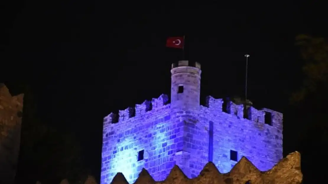 Bodrum Kalesi, Maviye Büründü