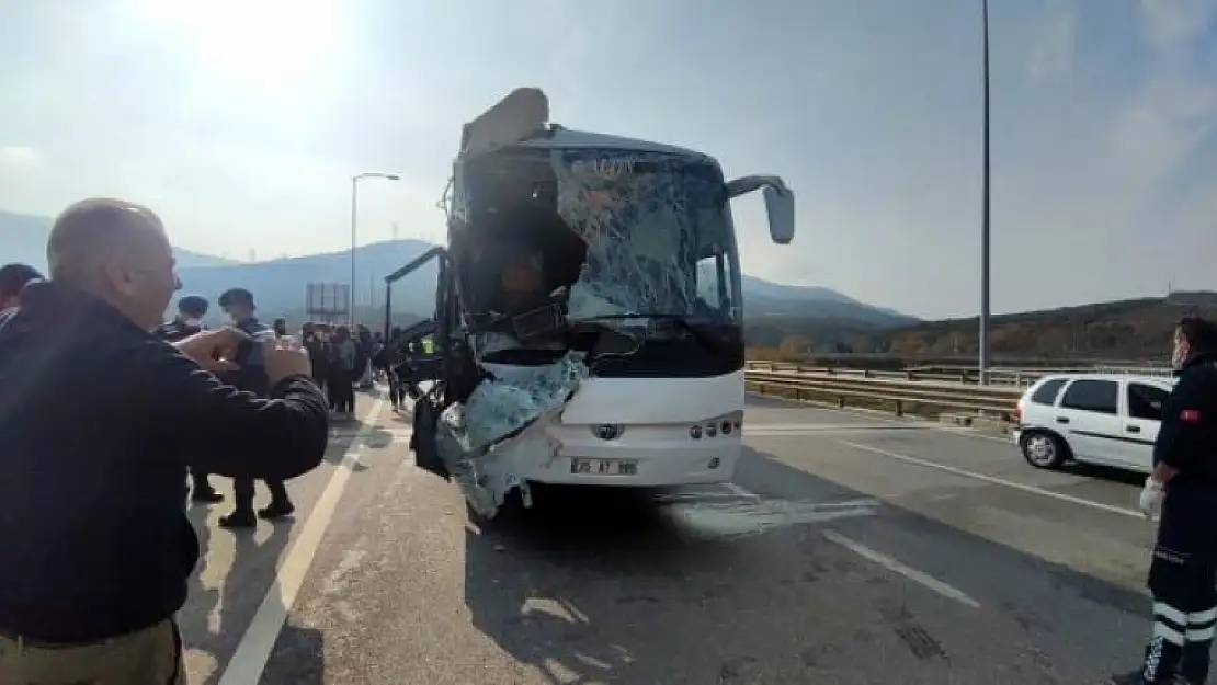 Bursa'daki Trafik Kazasında 24 Kişi Yaralandı