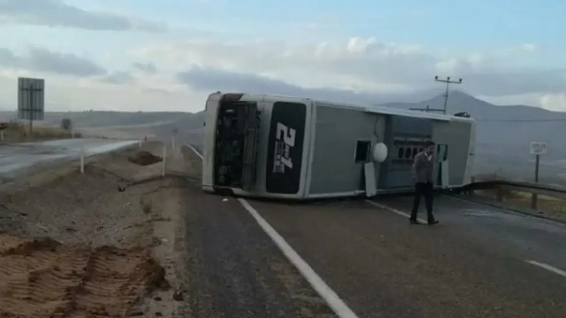Kayseri'de Yolcu Otobüsü Devrildi!