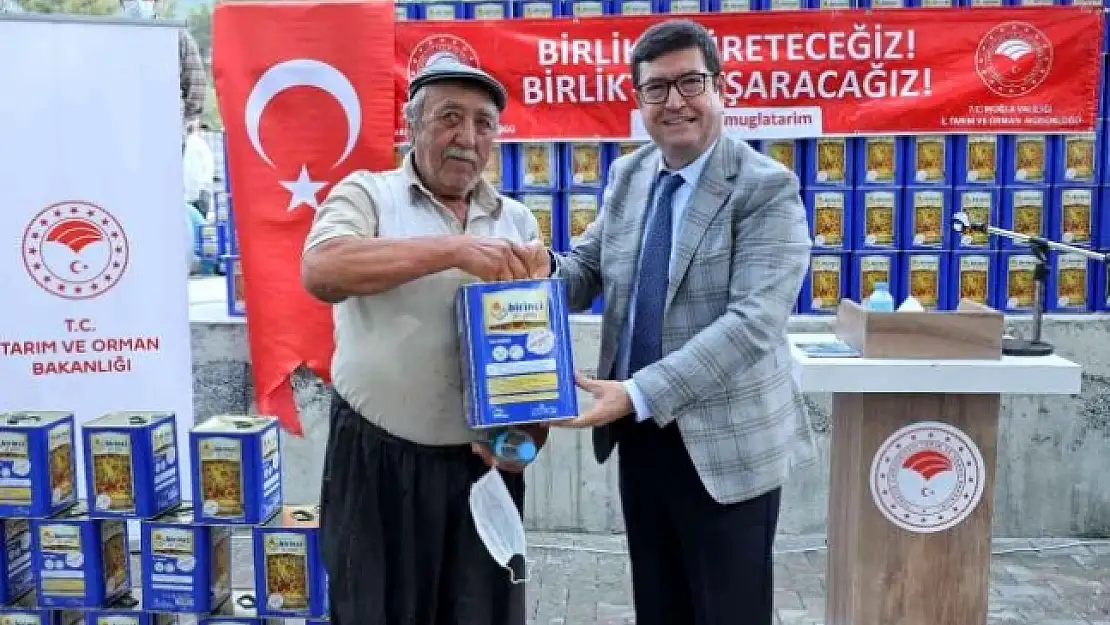 Köyceğiz'de 658 Arıcıya 82 Ton Arı Yemi Verildi