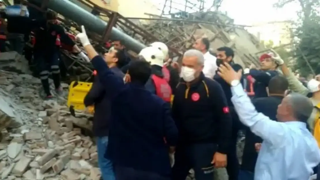 Malatya'da Çöken Binada Mahsur Kalanlar Var!