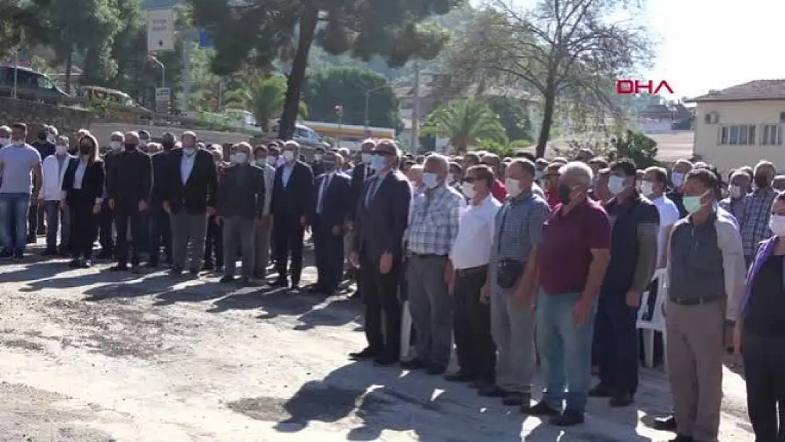 Marmaris'te Arıcıya Törenle 76 Ton Arı Yemi Dağıtıldı