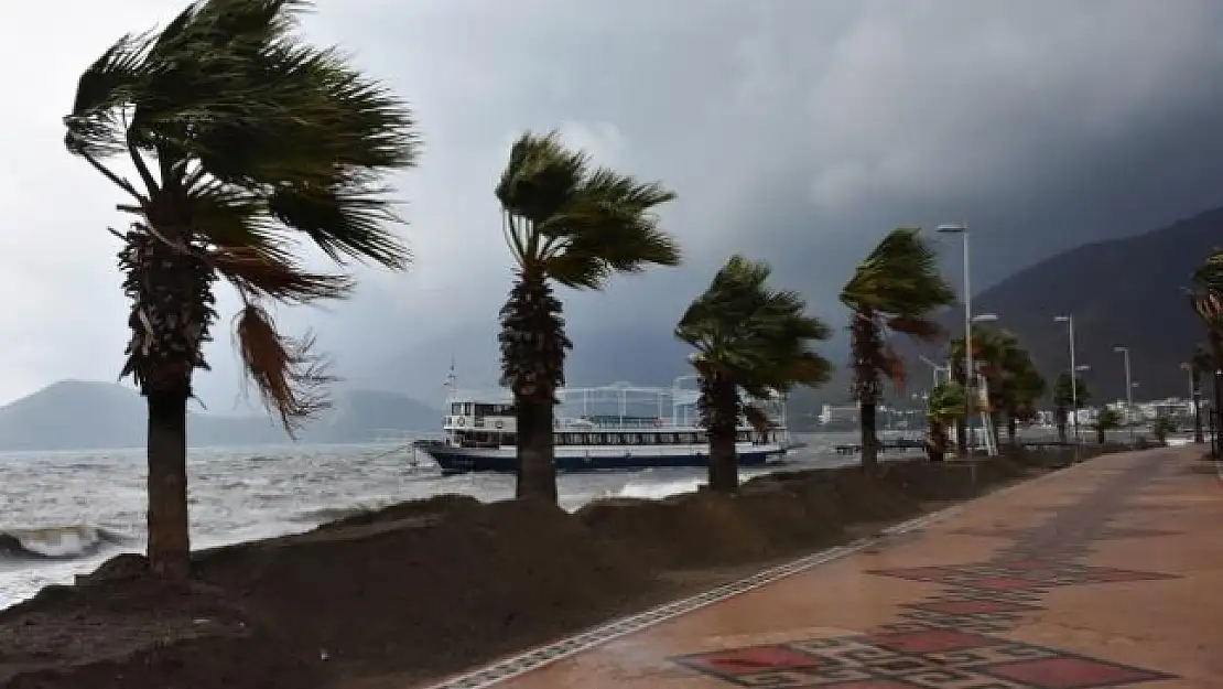 Marmaris'teki 2 Tekne Karaya Oturdu