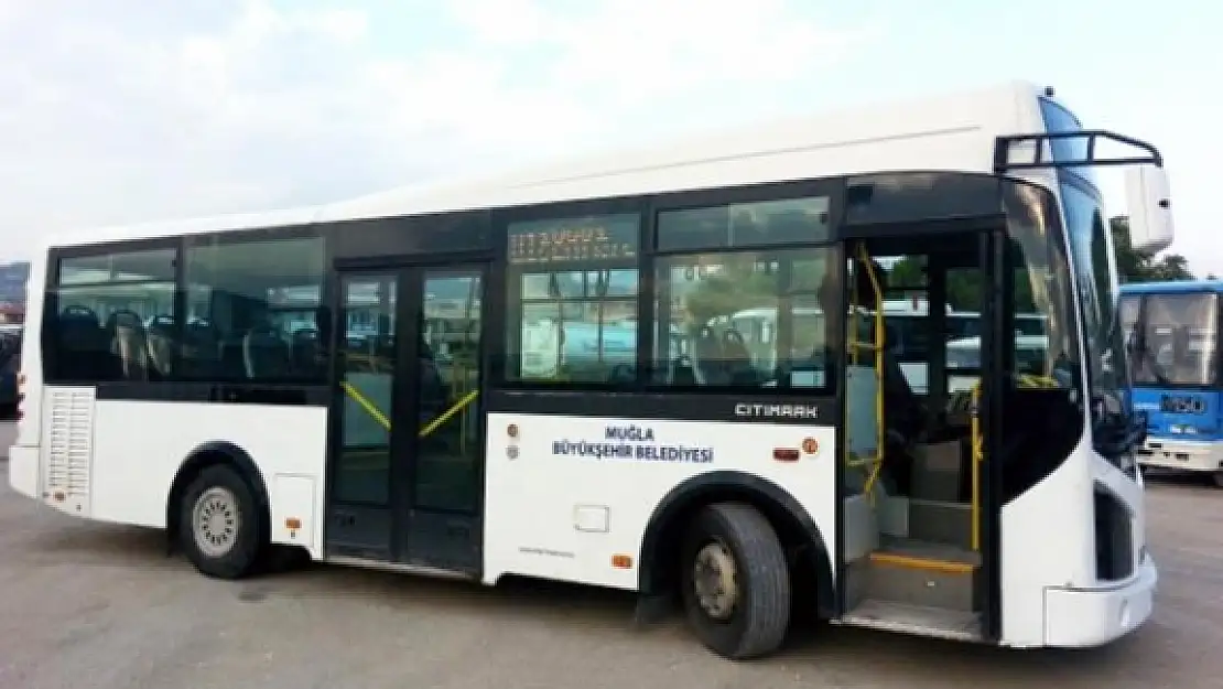 Menteşe'deki Perşembe Pazarına 30 Dakikada Bir Servis